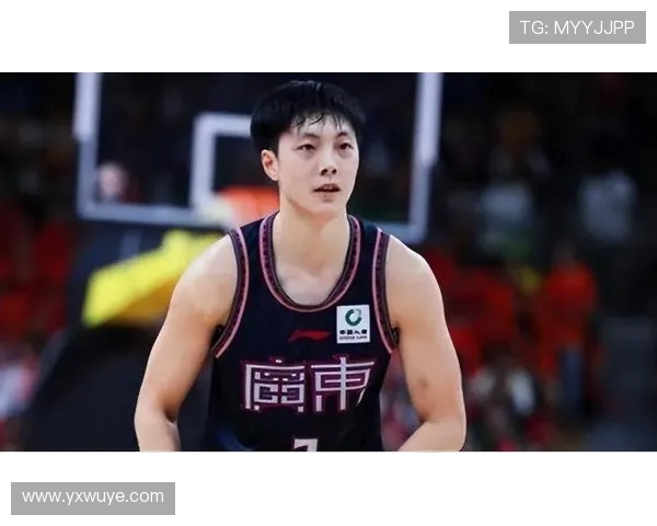 杜锋谈胡明轩适应比赛节奏不佳状态仍需调整球队观察与后续期待